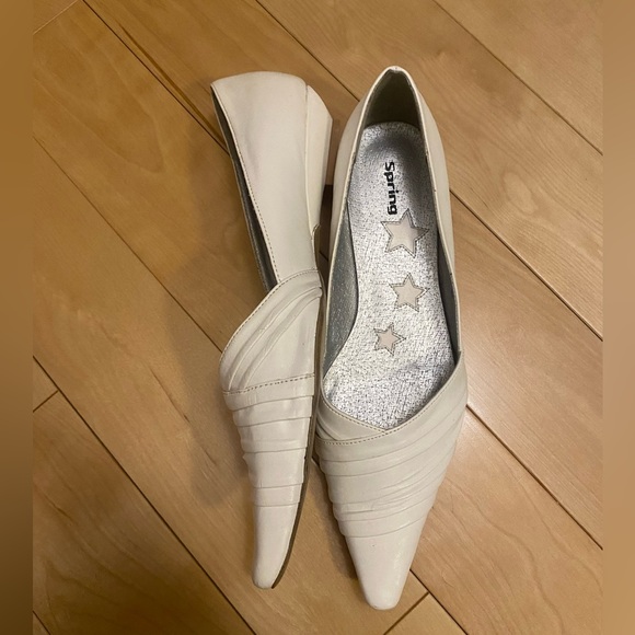 White Leather Pointed Toe Kitten Heels - Picture 4 of 6